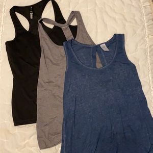 Set of 3 women’s tanks
